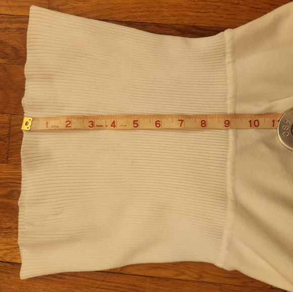 Cable & Gauge White Cowl Neck Sweater With Cheetah Print Buttons Size L EUC - Picture 13 of 16